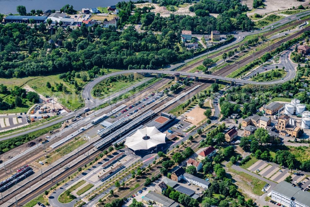 Lutherstadt Wittenberg from the bird's eye view: Track progress and building of the main station of the railway in Lutherstadt Wittenberg in the state Saxony-Anhalt, Germany