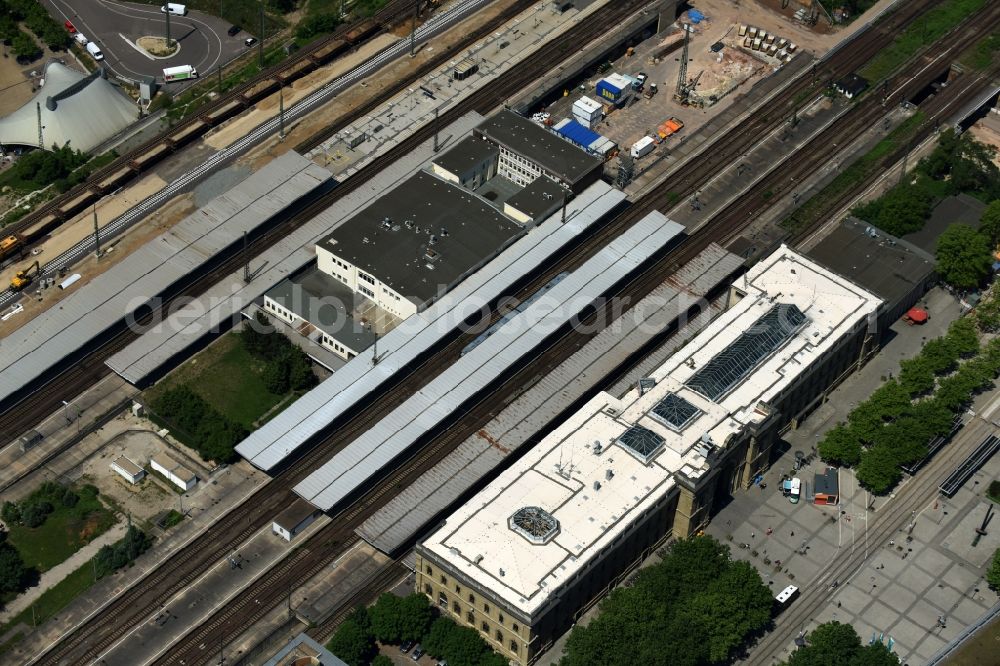 Aerial image Magdeburg - Track progress and building of the main station of the railway in Magdeburg in the state Saxony-Anhalt