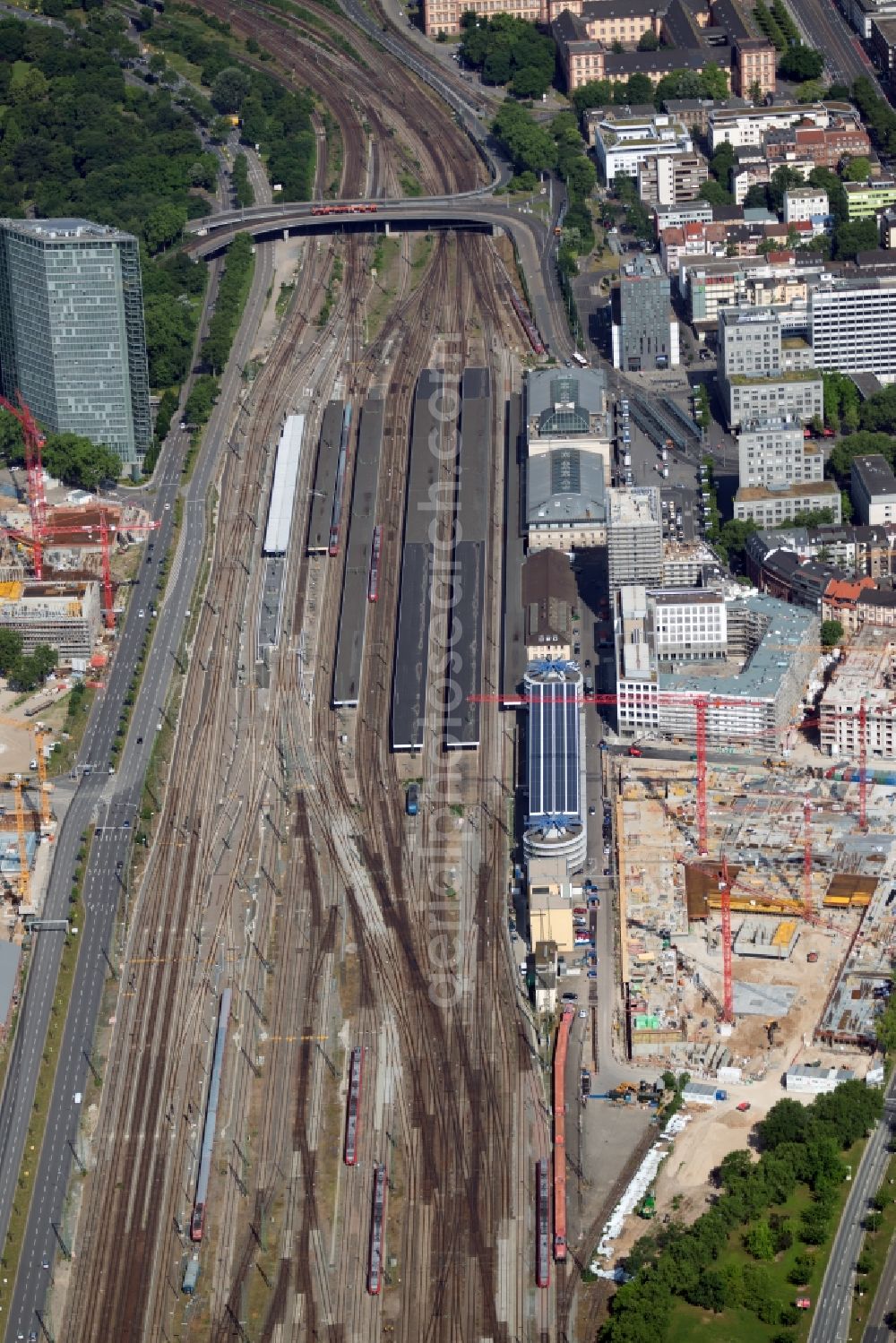 Aerial image Mannheim - Track progress and building of the main station of the railway in Mannheim in the state Baden-Wurttemberg, Germany