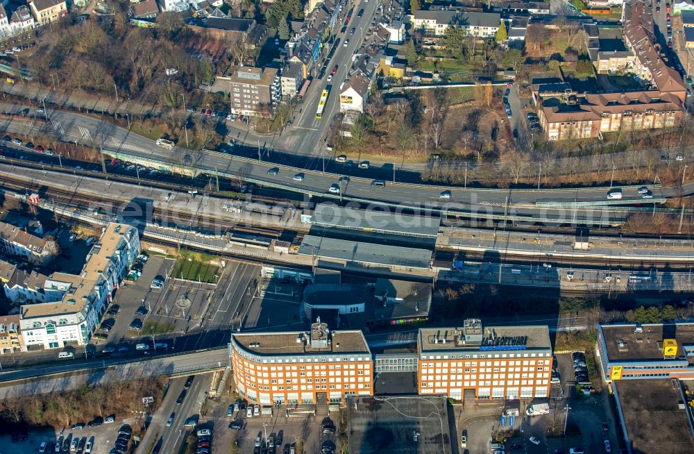 Mülheim an der Ruhr from above - Track progress and building of the main station of the railway in Muelheim on the Ruhr in the state North Rhine-Westphalia