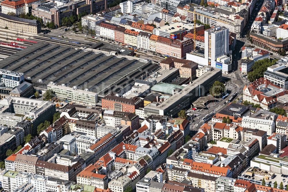 Aerial image München - View from the west to track from the hacker bridge to the building of the main station of the Deutsche Bahn in Munich in the state Bavaria