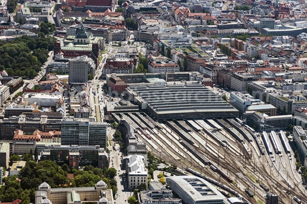 Aerial image München - Track progress and building of the main station of the railway in Munich in the state Bavaria, Germany