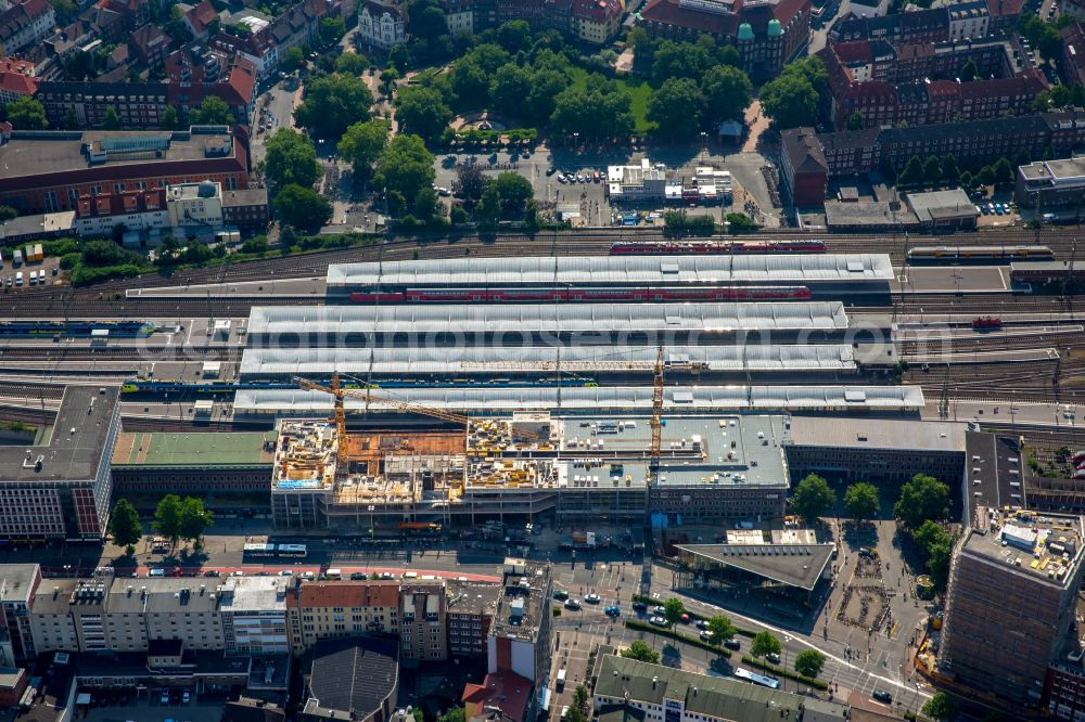 Aerial photograph Münster - Track progress and building of the main station of the railway of Deutsche Bahn in Muenster in the state North Rhine-Westphalia, Germany