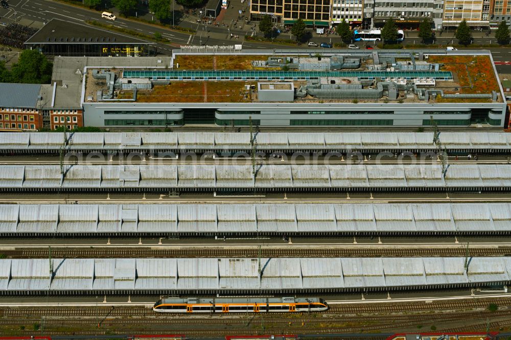 Aerial photograph Münster - Track progress and building of the main station of the railway of Deutsche Bahn in Muenster in the state North Rhine-Westphalia, Germany