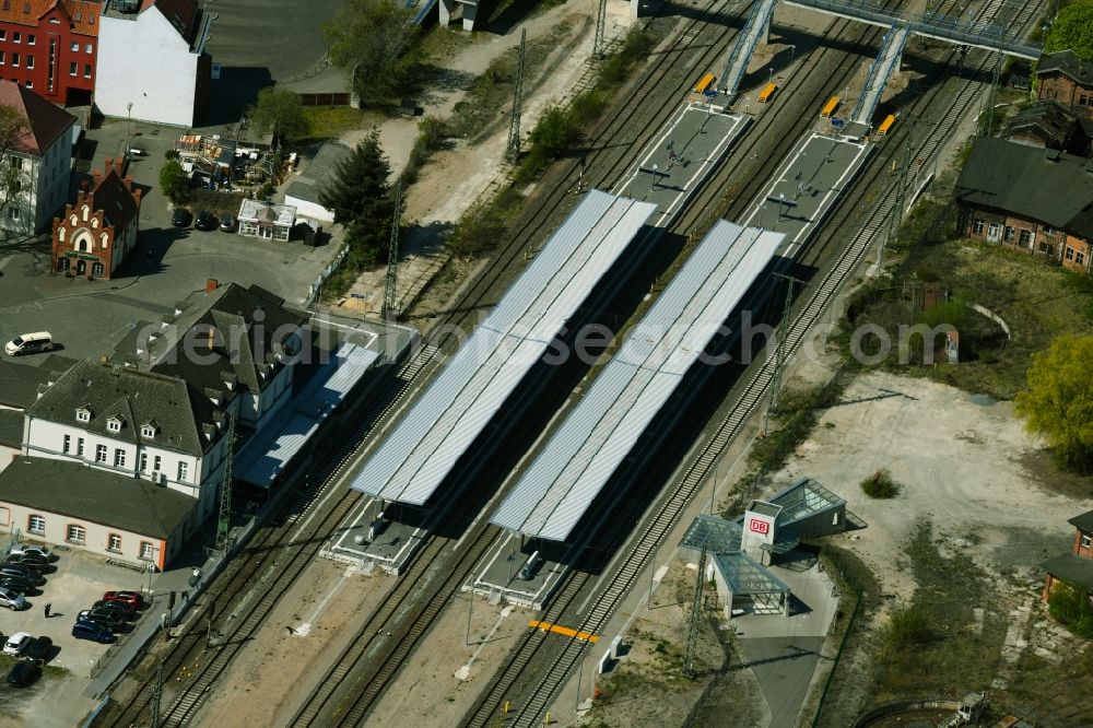 Aerial image Neubrandenburg - Track progress and building of the main station of the railway in Neubrandenburg in the state Mecklenburg - Western Pomerania, Germany