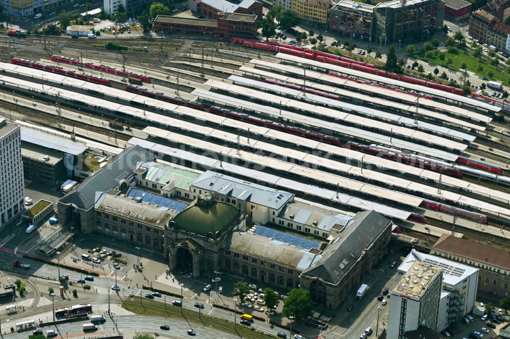 Nürnberg from the bird's eye view: Track progress and building of the main station of the railway in the district Tafelhof in Nuremberg in the state Bavaria, Germany