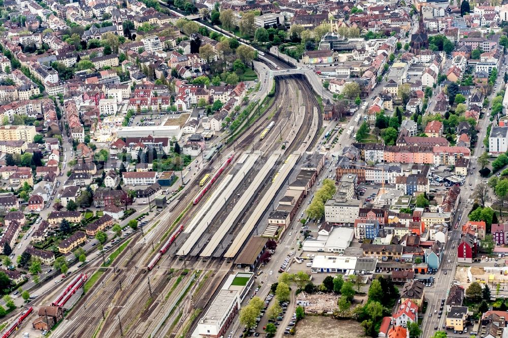 Aerial image Offenburg - Track progress and building of the main station of the railway in Offenburg in the state Baden-Wuerttemberg