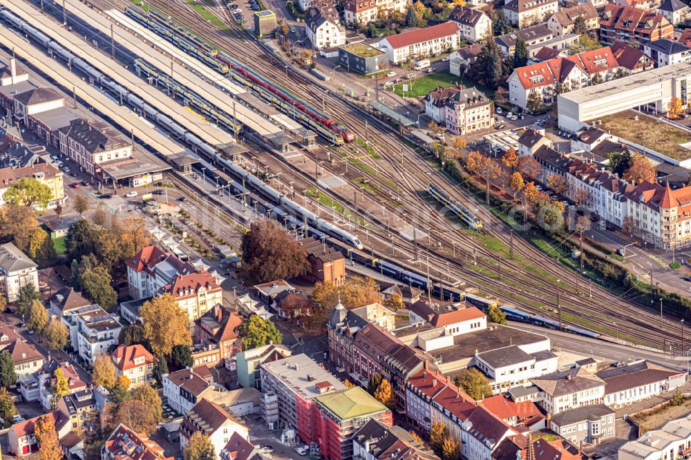 Aerial image Offenburg - Track progress and building of the main station of the railway in Offenburg in the state Baden-Wuerttemberg