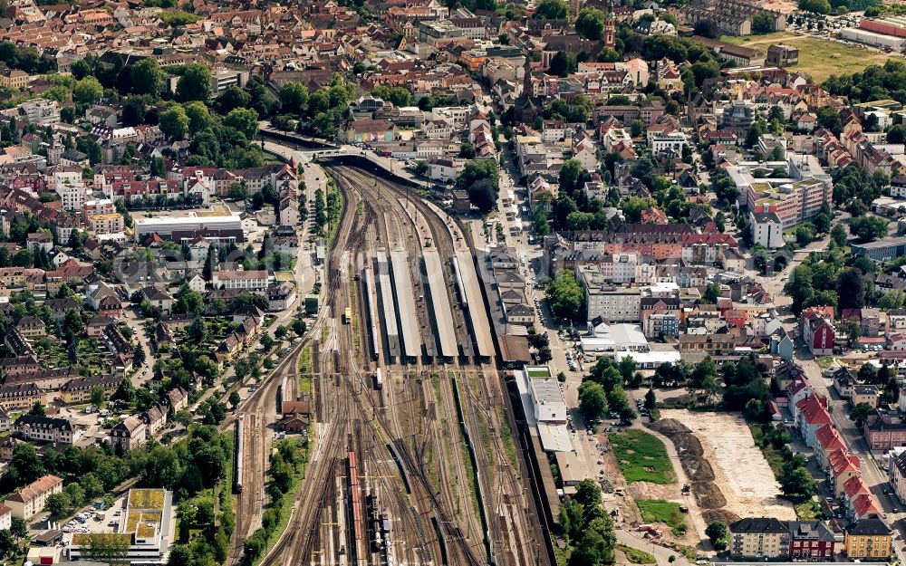 Aerial image Offenburg - Track progress and building of the main station of the railway in Offenburg in the state Baden-Wuerttemberg, Germany