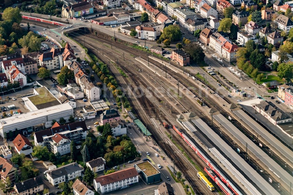 Aerial image Offenburg - Track progress and building of the main station of the railway in Offenburg in the state Baden-Wuerttemberg, Germany