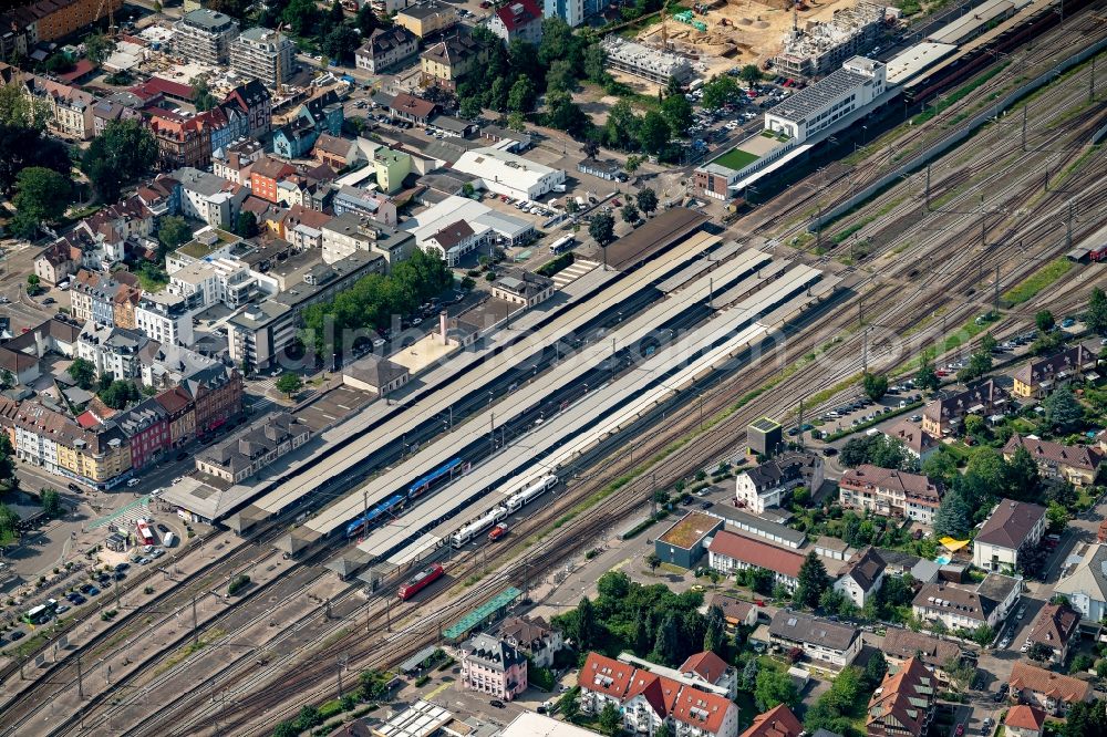 Aerial photograph Offenburg - Track progress and building of the main station of the railway in Offenburg in the state Baden-Wuerttemberg, Germany