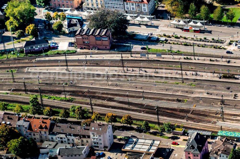 Aerial image Offenburg - Track progress and building of the main station of the railway in Offenburg in the state Baden-Wurttemberg, Germany