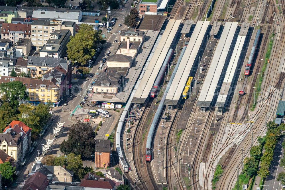 Aerial photograph Offenburg - Track progress and building of the main station of the railway in Offenburg in the state Baden-Wurttemberg, Germany