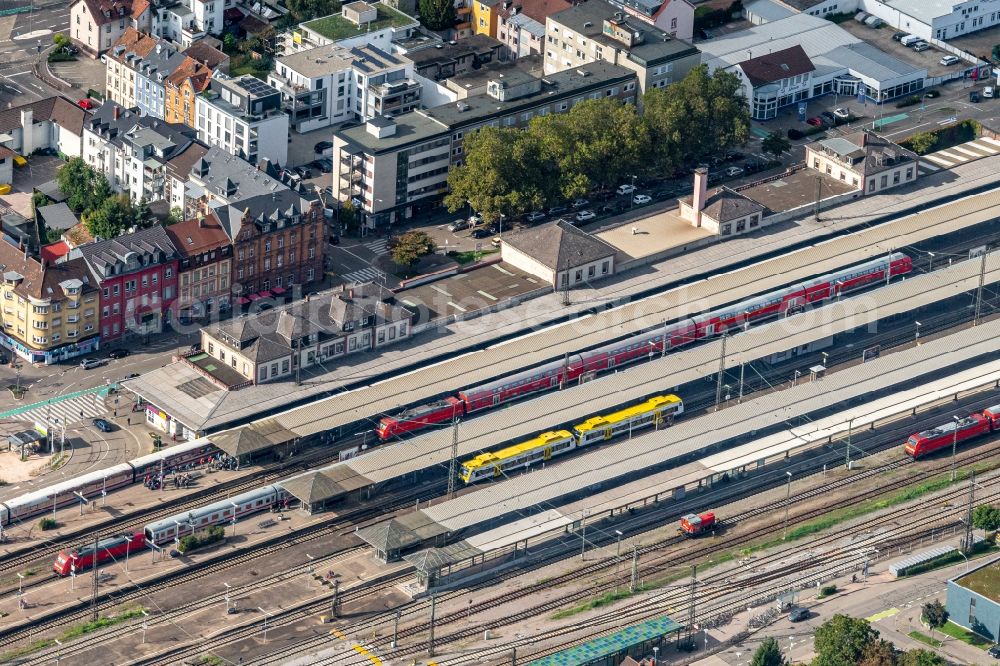 Offenburg from the bird's eye view: Track progress and building of the main station of the railway in Offenburg in the state Baden-Wurttemberg, Germany