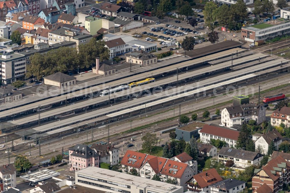 Aerial image Offenburg - Track progress and building of the main station of the railway in Offenburg in the state Baden-Wuerttemberg, Germany