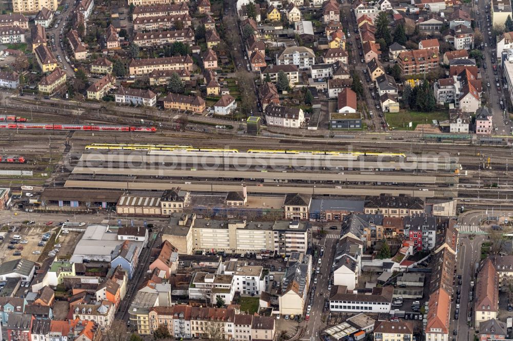 Offenburg from the bird's eye view: Track progress and building of the main station of the railway in Offenburg in the state Baden-Wuerttemberg, Germany