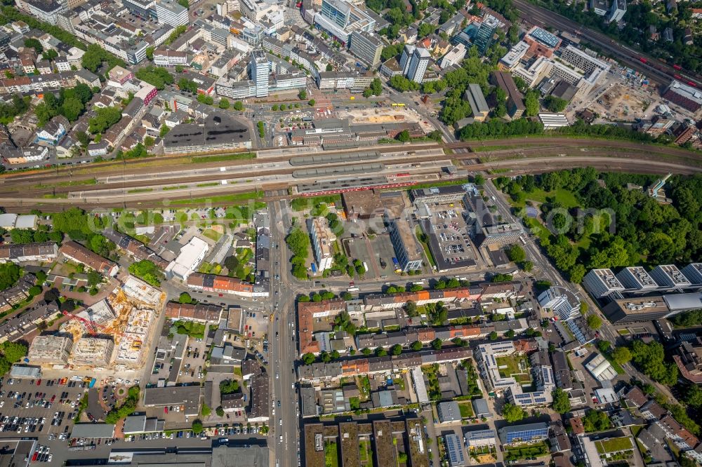 Bochum from above - Track progress and building of the main station of the railway in the district Bochum Mitte in Bochum in the state North Rhine-Westphalia