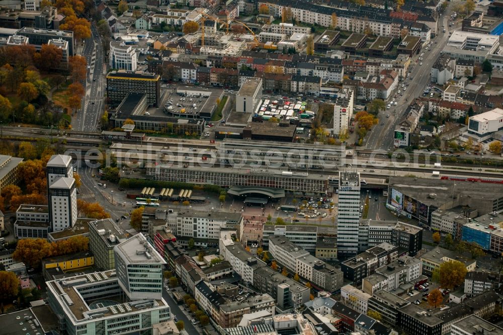 Aerial photograph Bochum - Track progress and building of the main station of the railway in the district Bochum Mitte in Bochum in the state North Rhine-Westphalia