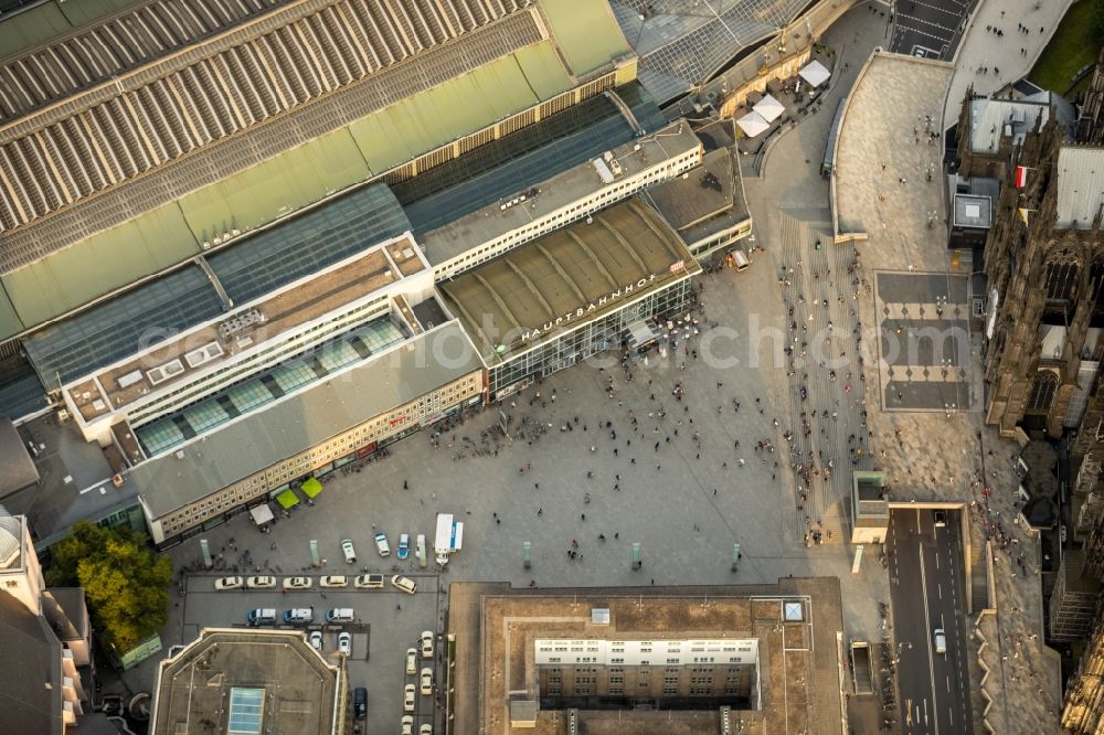 Aerial photograph Köln - Track progress and building of the main station of the railway in the district Innenstadt in Cologne in the state North Rhine-Westphalia, Germany