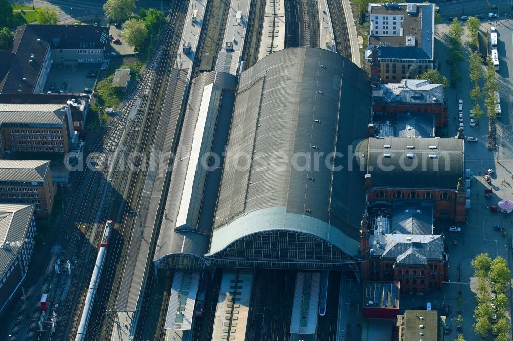 Bremen from above - Track progress and building of the main station of the railway in the district Mitte in Bremen, Germany