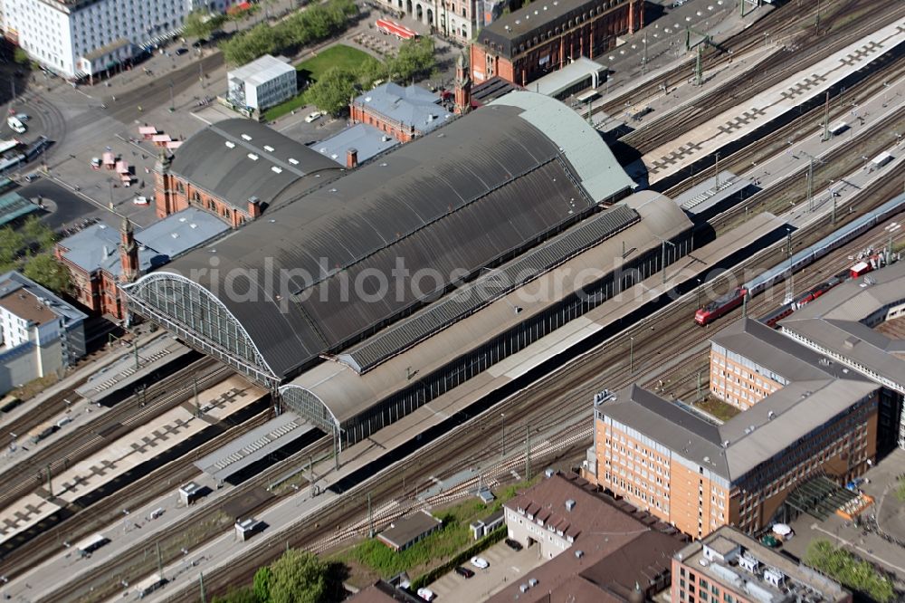 Bremen from above - Track progress and building of the main station of the railway in the district Mitte in Bremen, Germany