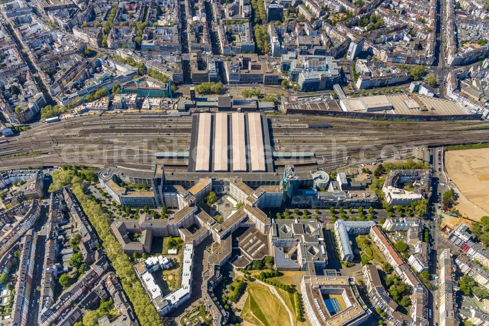 Düsseldorf from above - Track progress and building of the main station of the railway in the district Oberbilk in Duesseldorf in the state North Rhine-Westphalia, Germany