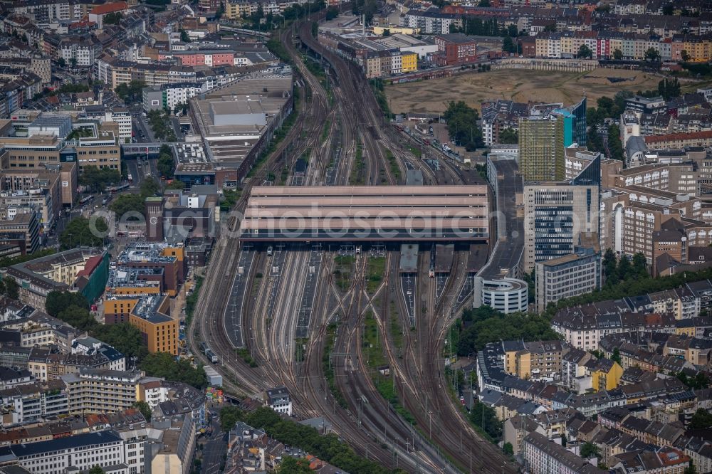 Düsseldorf from above - Track progress and building of the main station of the railway in the district Oberbilk in Duesseldorf at Ruhrgebiet in the state North Rhine-Westphalia, Germany