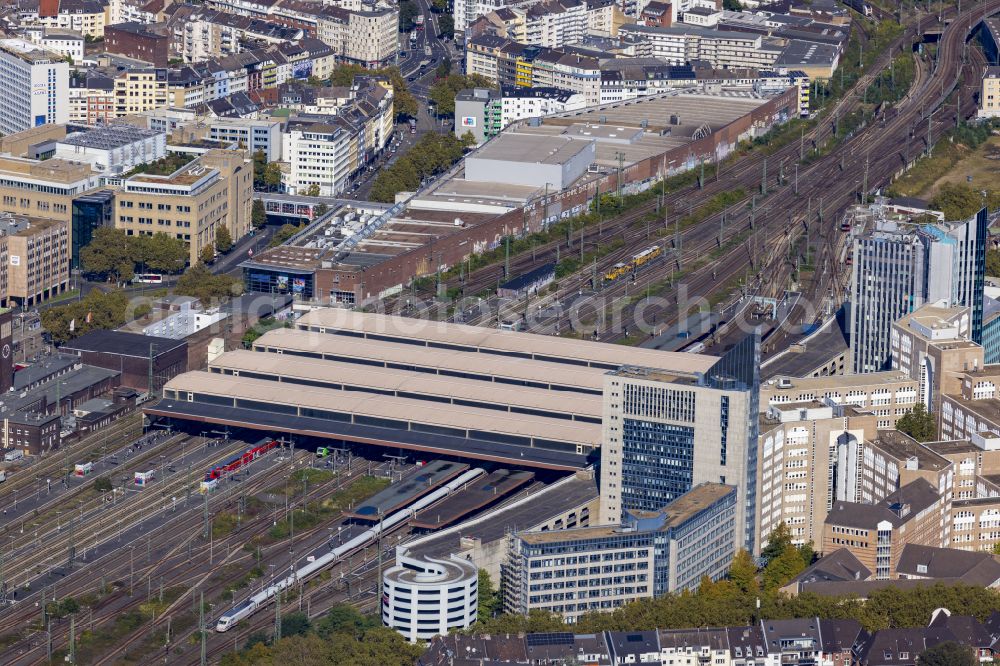 Düsseldorf from above - Track progress and building of the main station of the railway in the district Oberbilk in Duesseldorf at Ruhrgebiet in the state North Rhine-Westphalia, Germany