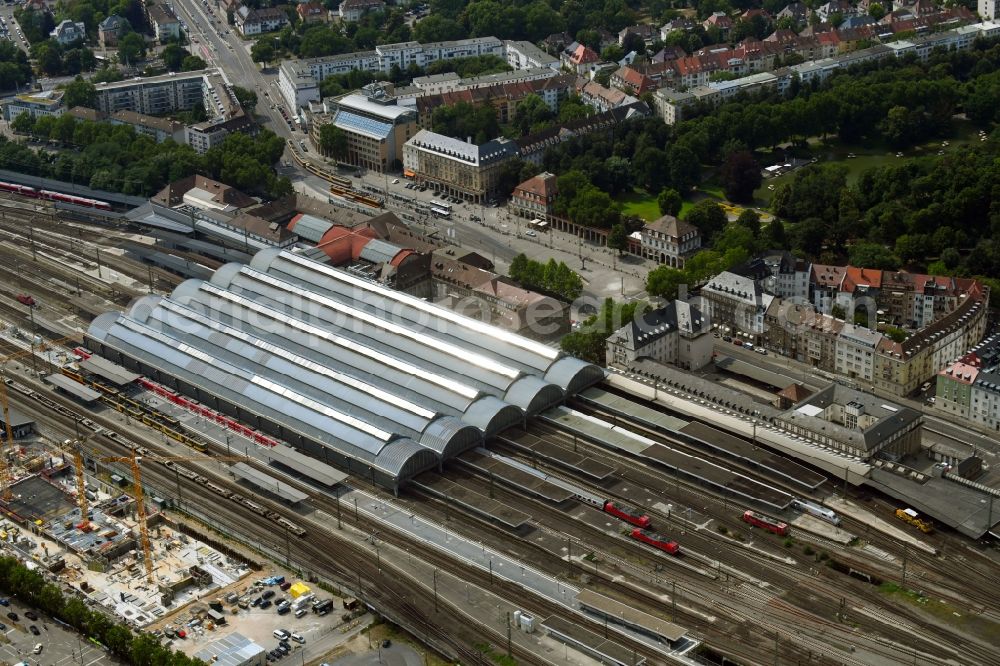 Karlsruhe from the bird's eye view: Track progress and building of the main station of the railway in the district Suedweststadt in Karlsruhe in the state Baden-Wurttemberg, Germany