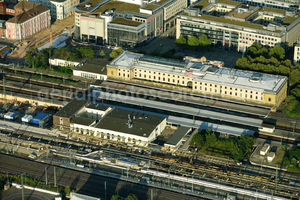 Aerial image Magdeburg - Track progress and building of the main station of the railway in the district Zentrum in Magdeburg in the state Saxony-Anhalt, Germany