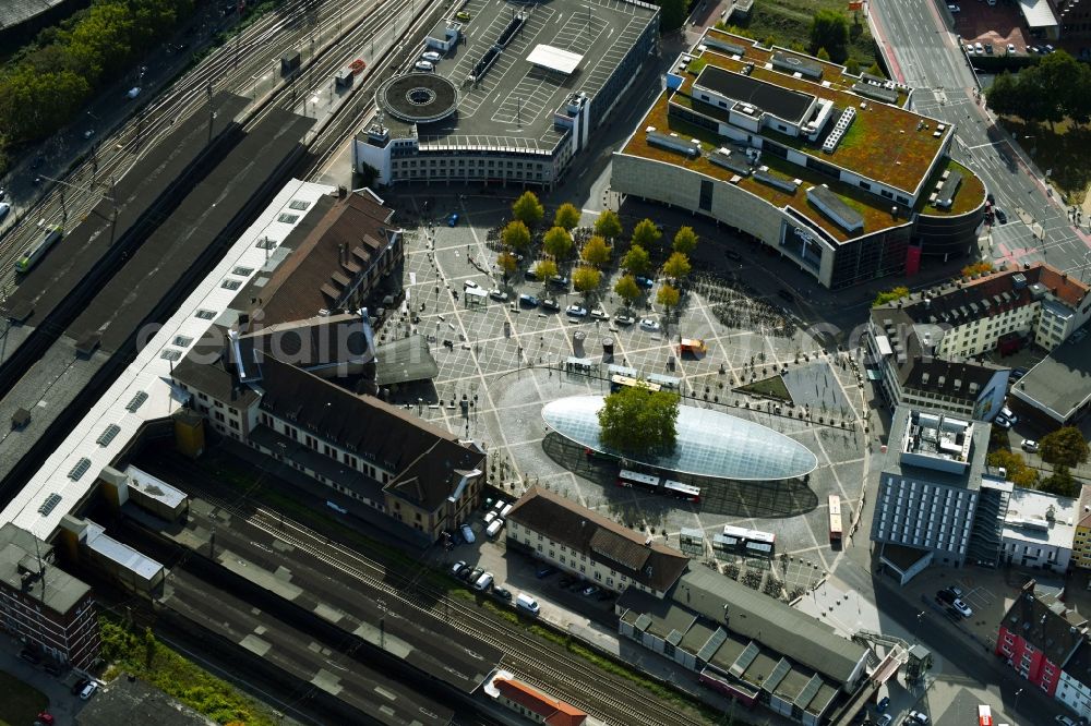 Osnabrück from the bird's eye view: Track progress and building of the main station of the railway in Osnabrueck in the state Lower Saxony, Germany