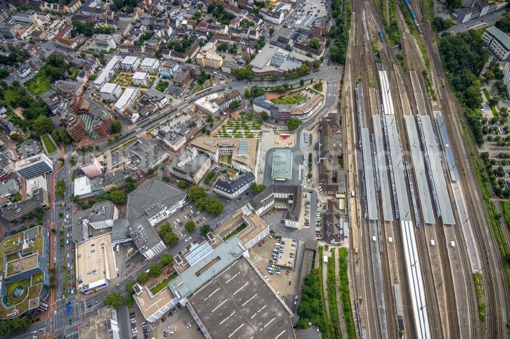 Aerial photograph Hamm - Track progress and building of the main station of the railway and Platz der Deutschen Einheit in Hamm at Ruhrgebiet in the state North Rhine-Westphalia, Germany