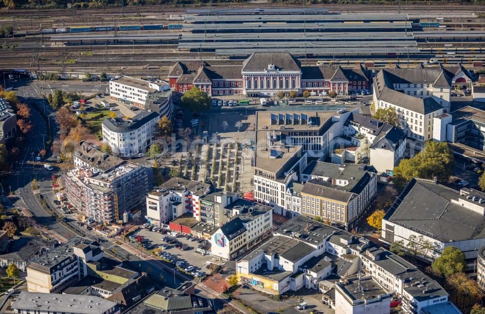 Hamm from the bird's eye view: Track progress and building of the main station of the railway and Platz der Deutschen Einheit in Hamm at Ruhrgebiet in the state North Rhine-Westphalia, Germany