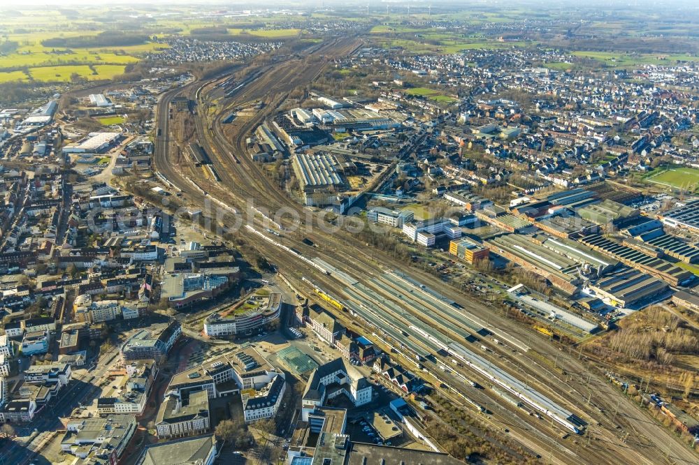 Hamm from above - Track progress and building of the main station of the railway and Platz der Deutschen Einheit in Hamm at Ruhrgebiet in the state North Rhine-Westphalia, Germany