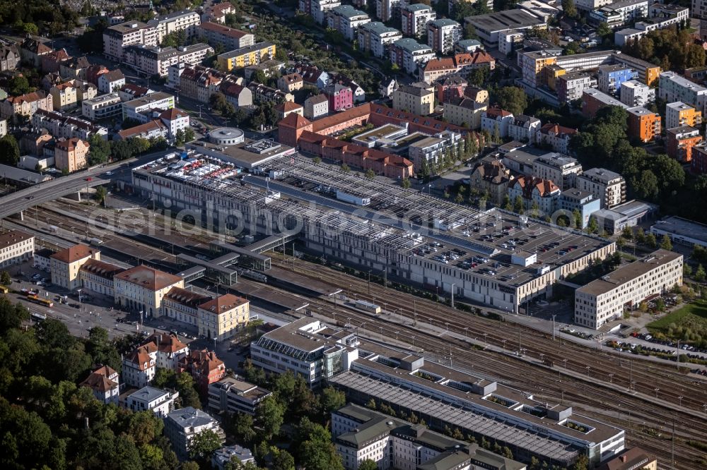 Aerial photograph Regensburg - Track progress and building of the main station of the railway in the district Galgenberg in Regensburg in the state Bavaria, Germany