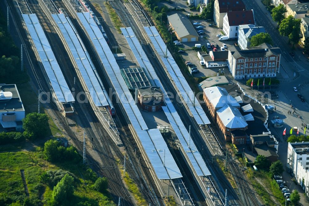 Aerial photograph Rostock - Track progress and building of the main station of the railway in Rostock in the state , Germany