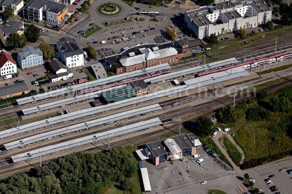 Rostock from the bird's eye view: track progress and building of the main station of the railway in Rostock in the state , Germany