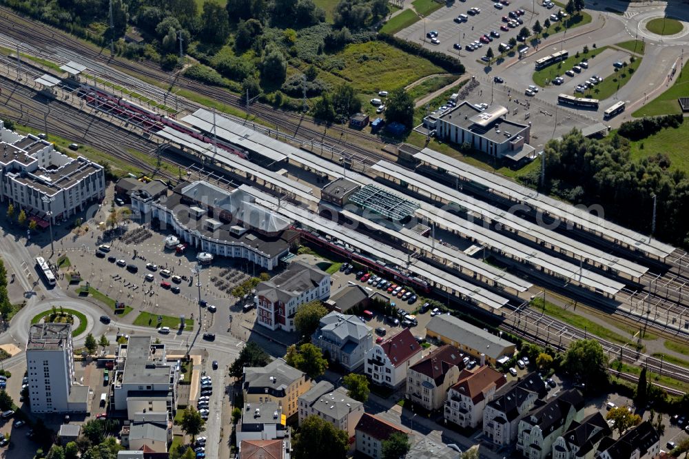 Aerial image Rostock - track progress and building of the main station of the railway in Rostock in the state , Germany