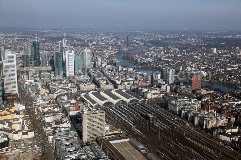 Frankfurt am Main from the bird's eye view: View of the Central Station Deutsche Bahn against the skyline of Frankfurt am Main in Hesse