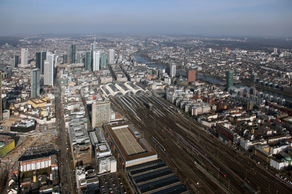 Aerial image Frankfurt am Main - View of the Central Station Deutsche Bahn against the skyline of Frankfurt am Main in Hesse