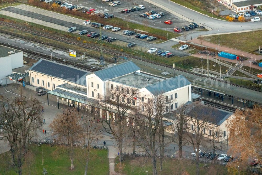 Soest from the bird's eye view: Track progress and building of the main station of the railway in Soest in the state North Rhine-Westphalia, Germany