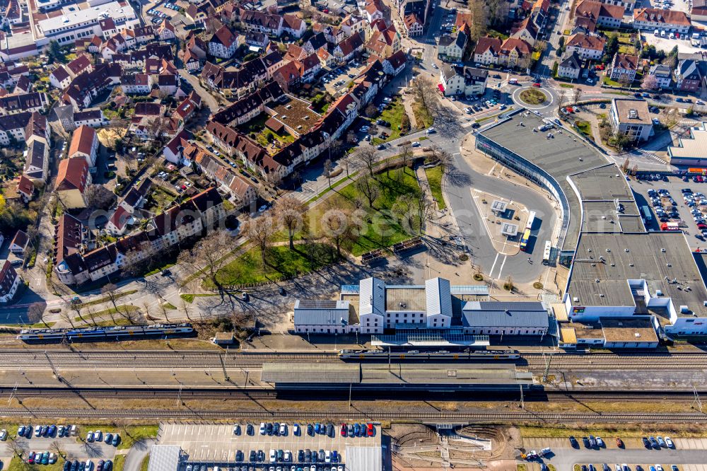 Aerial photograph Soest - Track progress and building of the main station of the railway on street Bahnhofstrasse in Soest in the state North Rhine-Westphalia, Germany