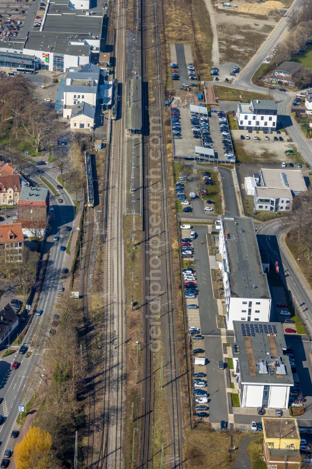 Aerial photograph Soest - Track progress and building of the main station of the railway on street Bahnhofstrasse in Soest in the state North Rhine-Westphalia, Germany