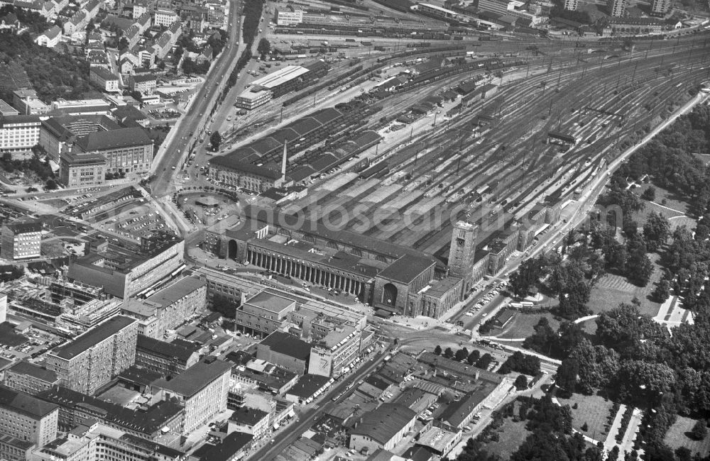 Aerial photograph Stuttgart - Track progress and building of the main station of the railway in Stuttgart in the state Baden-Wuerttemberg, Germany