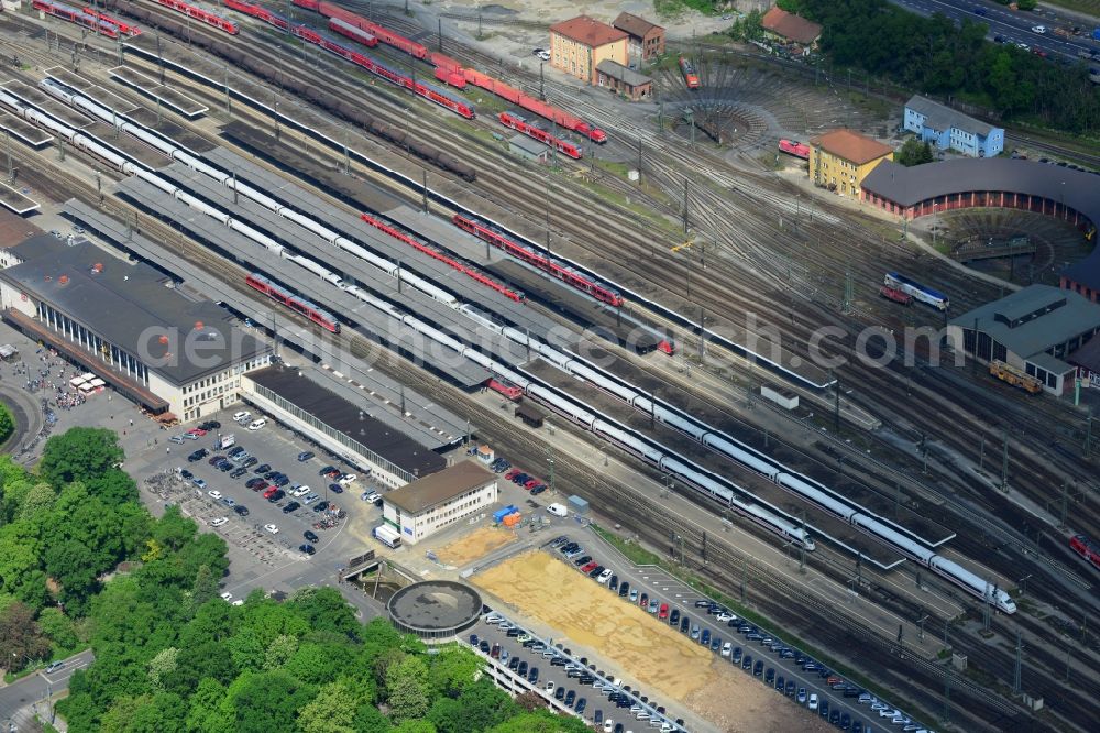 Aerial photograph Würzburg - Track progress and building of the main station of the railway in Wuerzburg in the state Bavaria