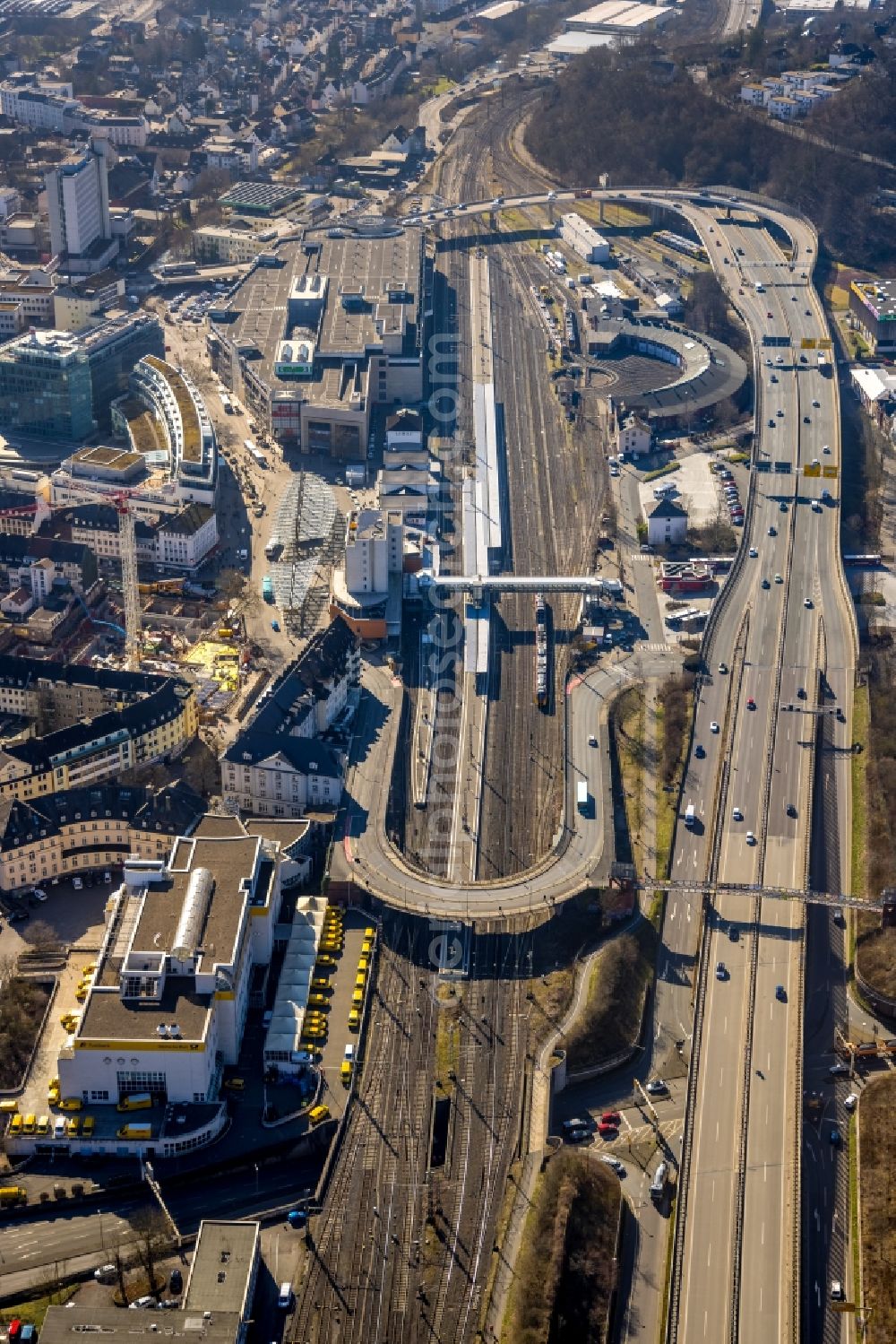 Siegen from above - Track progress and building of the main station of the railway in the district Fischbacherberg in Siegen on Siegerland in the state North Rhine-Westphalia, Germany