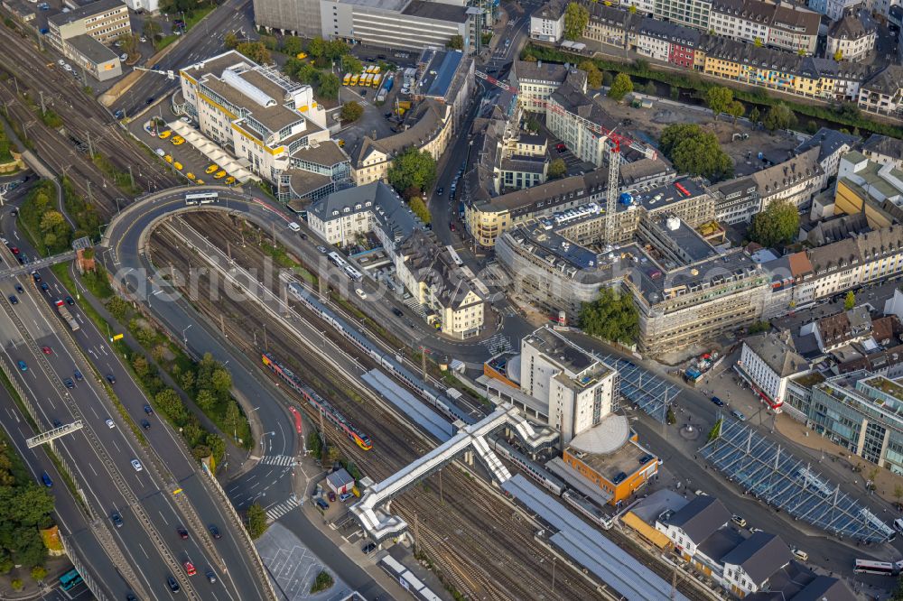 Siegen from above - Track progress and building of the main station of the railway in the district Fischbacherberg in Siegen on Siegerland in the state North Rhine-Westphalia, Germany