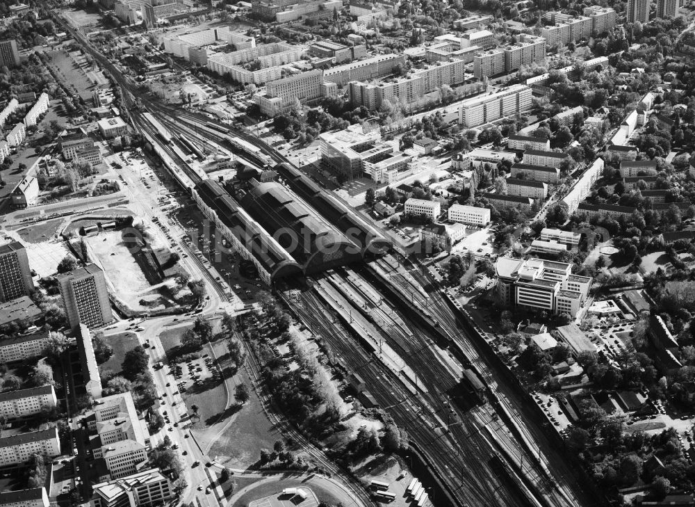 Dresden from the bird's eye view: Rail course and building of the central station of the German national railway (DR) in Dresden in the federal state Saxony on the territory of the former German democratic republic (GDR)