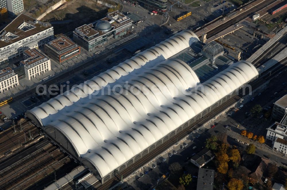 Dresden from the bird's eye view: Track progress and building of the main station of the railway in Dresden in the state Saxony, Germany