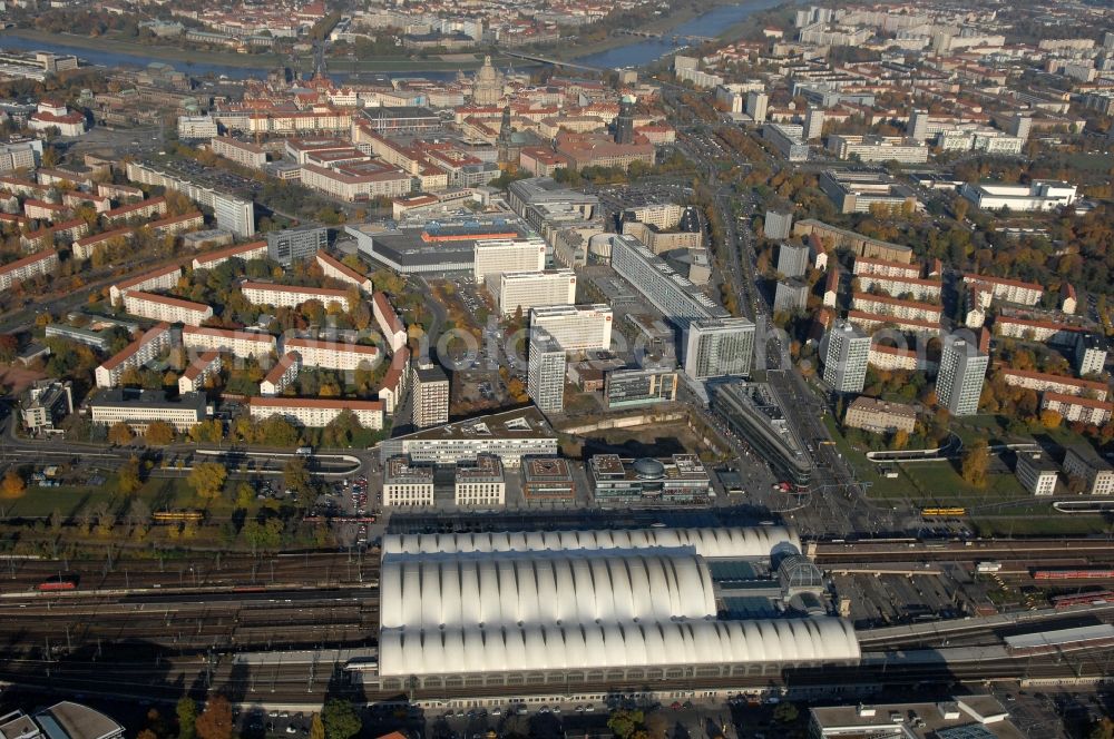 Aerial image Dresden - Track progress and building of the main station of the railway in Dresden in the state Saxony, Germany